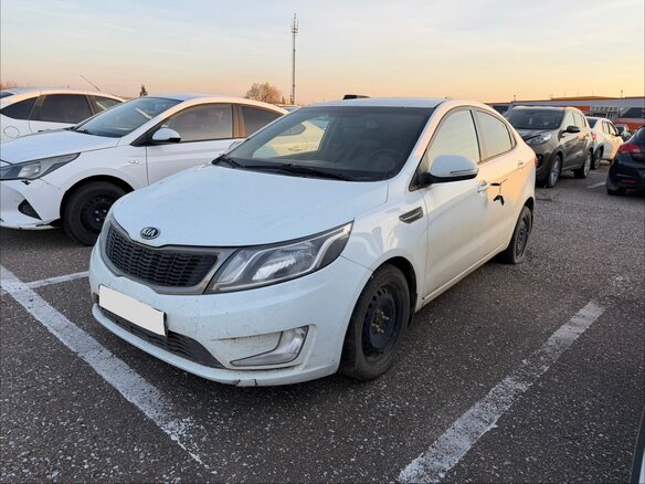 2014 Kia Rio 6-speed III, белый, 580000 рублей