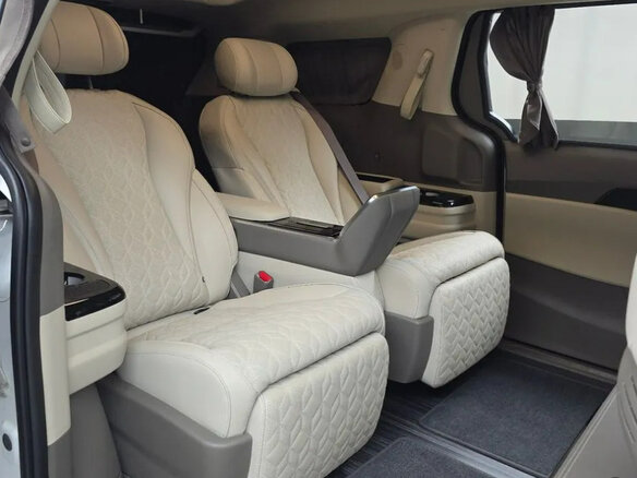 2023 Kia Carnival IV Рестайлинг, белый, 6020000 рублей - вид 16
