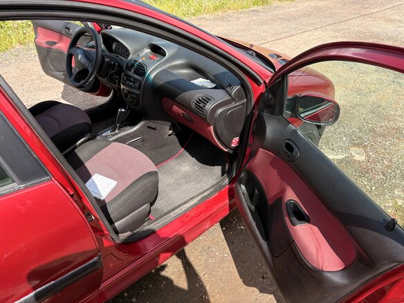 2004 Peugeot 206, красный, 100000 рублей - вид 9