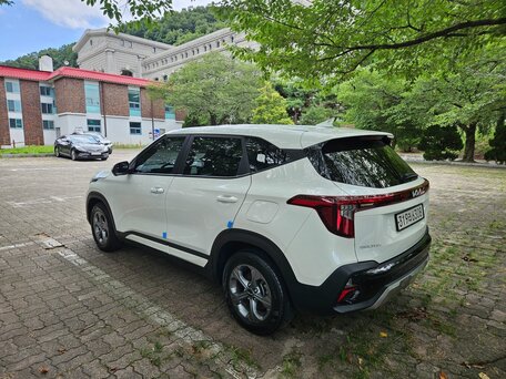 2023 Kia Seltos I Рестайлинг, белый, 2130000 рублей, вид 4
