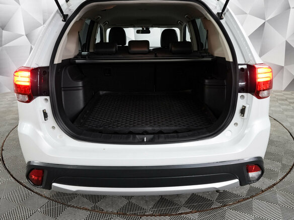 2016 Mitsubishi Outlander III Рестайлинг 2, белый - вид 19
