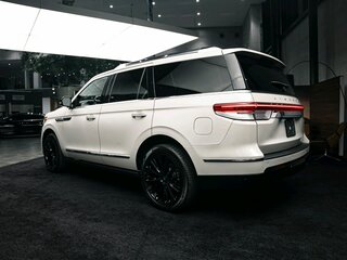 2022 Lincoln Navigator IV Рестайлинг, серый, 11050000 рублей, вид 4