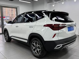 2022 Kia KX3, белый, 1669999 рублей, вид 4