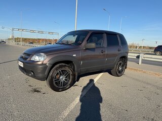 2015 Chevrolet Niva I Рестайлинг, коричневый, 700000 рублей, вид 2