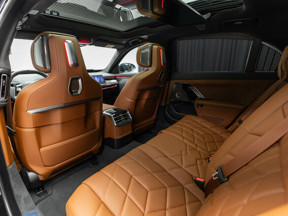 2026 BMW 7 серии 740 xDrive VII (G70) Рестайлинг, чёрный, 26290000 рублей - вид 24