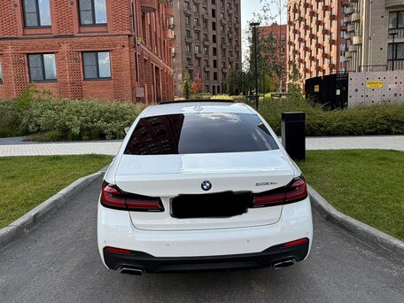2021 BMW 5 серии 530e VII (G30/G31/G38) Рестайлинг, белый, 4620000 рублей, вид 5