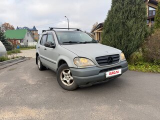 1998 Mercedes-Benz M-Класс 320 I (W163), серебристый, 410000 рублей, вид 1
