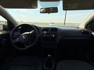 2020 Volkswagen Polo V Рестайлинг, белый, 606000 рублей, вид 4