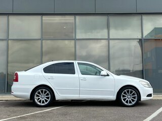 2011 Skoda Octavia II (A5) Рестайлинг, белый, 493000 рублей, вид 3