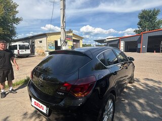 2010 Opel Astra J, чёрный, 550000 рублей, вид 4