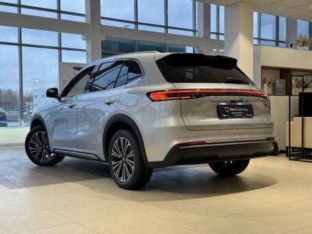 2026 Geely EX5 Гибрид EM-R, серебристый, 3829990 рублей, вид 1