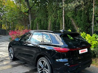 2025 Audi Q5 45 TFSI III (GU), чёрный, 6900000 рублей, вид 5
