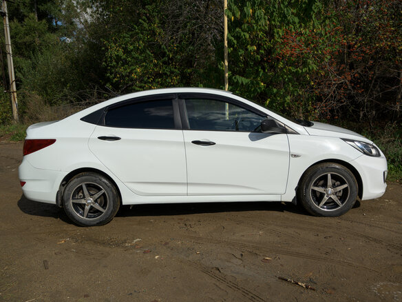 2014 Hyundai Solaris I, белый, 740000 рублей - вид 5