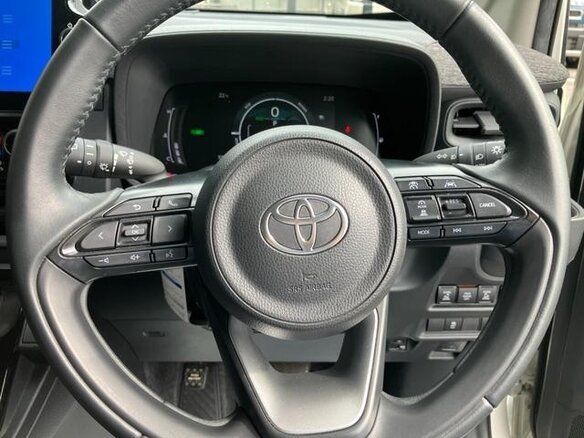 2023 Toyota Sienta III, белый, 1290000 рублей - вид 13