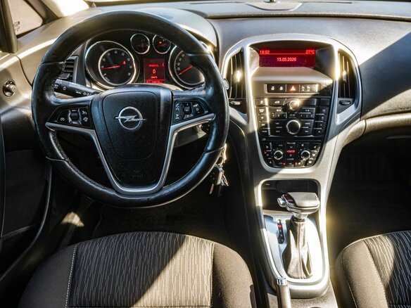 2013 Opel Astra J Рестайлинг, красный, 700000 рублей - вид 19