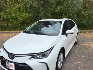 2022 Toyota Corolla XII (E210), белый, 1700000 рублей, вид 3