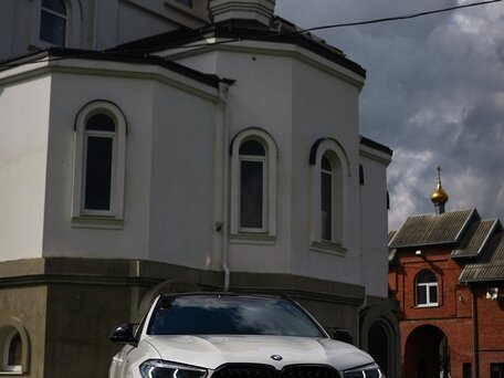 2021 BMW X6 40i III (G06), белый, 9500000 рублей, вид 4