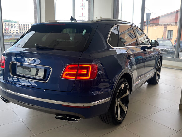 2018 Bentley Bentayga I, синий, 12900000 рублей - вид 4