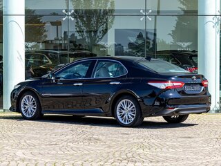 2020 Toyota Camry VIII (XV70), чёрный, 2085000 рублей, вид 4