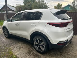2021 Kia Sportage IV Рестайлинг, белый, 2475000 рублей, вид 4