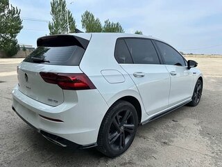 2023 Volkswagen Golf VIII, белый, 2000000 рублей, вид 4