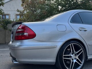 2004 Mercedes-Benz E-Класс 500 III (W211, S211), серебристый, 870000 рублей, вид 3