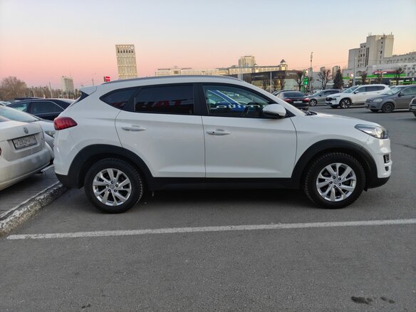 2019 Hyundai Tucson III Рестайлинг, белый, 2350000 рублей - вид 4