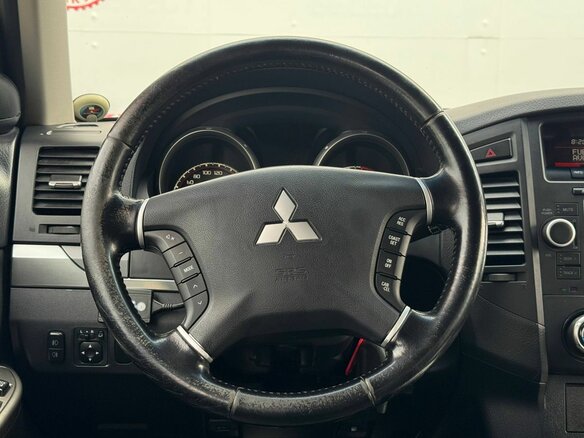 2012 Mitsubishi Pajero IV Рестайлинг 1, серебристый, 2299000 рублей - вид 26