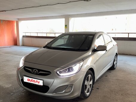 2013 Hyundai Solaris I, серебристый, 730000 рублей, вид 1