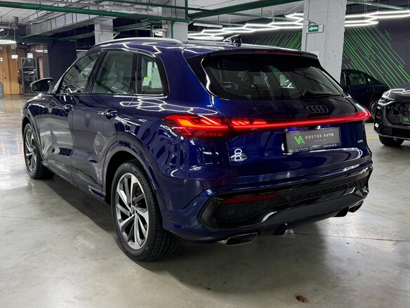 2025 Audi Q5 45 TFSI III (GU), синий, 9600000 рублей - вид 5