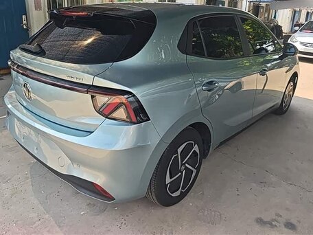 2025 MG 4 EV 53.95 kWh II, серый, 1770000 рублей, вид 4