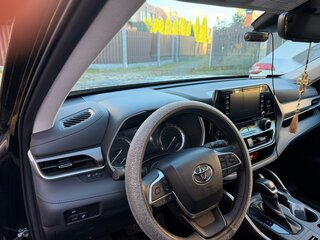 2022 Toyota Highlander IV (XU70), чёрный, 5550000 рублей, вид 3