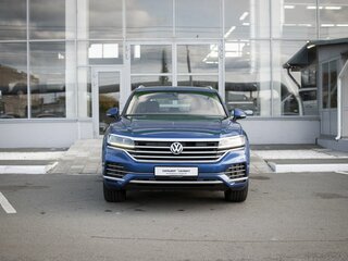 2019 Volkswagen Touareg III, синий, 3420000 рублей, вид 3