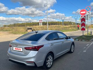 2018 Hyundai Solaris II, серебристый, 1350000 рублей, вид 3
