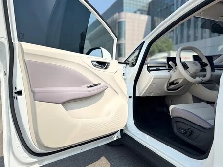 2025 MG 4 EV 42.8 kWh II, белый, 2500000 рублей, вид 4