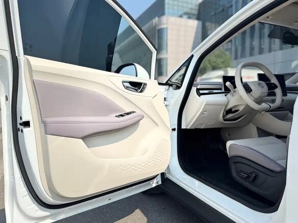 2025 MG 4 EV 42.8 kWh II, белый, 2500000 рублей - вид 3