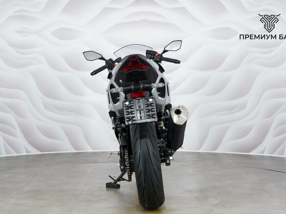 2025 Kawasaki Ninja 7, серебристый, 999000 рублей - вид 6