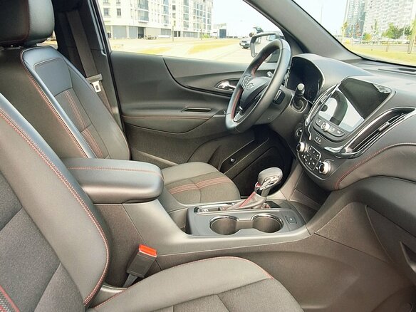 2023 Chevrolet Equinox III Рестайлинг, чёрный, 2000000 рублей - вид 4