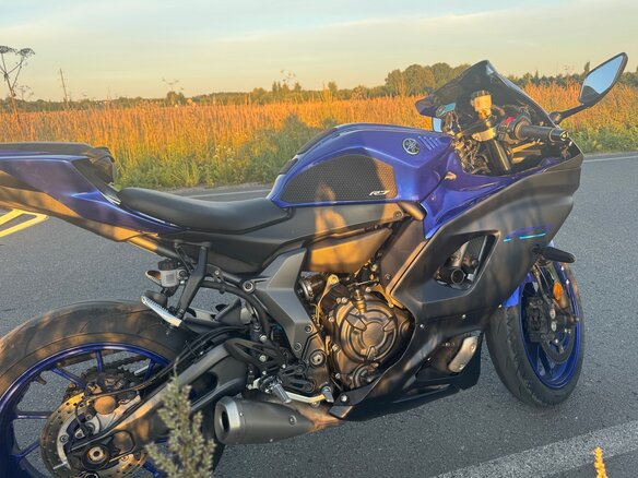2023 Yamaha YZF-R7, синий, 900000 рублей - вид 12