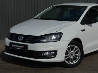 2017 Volkswagen Polo V Рестайлинг, белый, 799888 рублей, вид 1