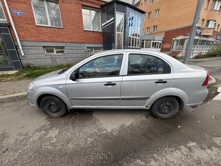 2011 Chevrolet Aveo I Рестайлинг, серебристый, 449000 рублей, вид 3