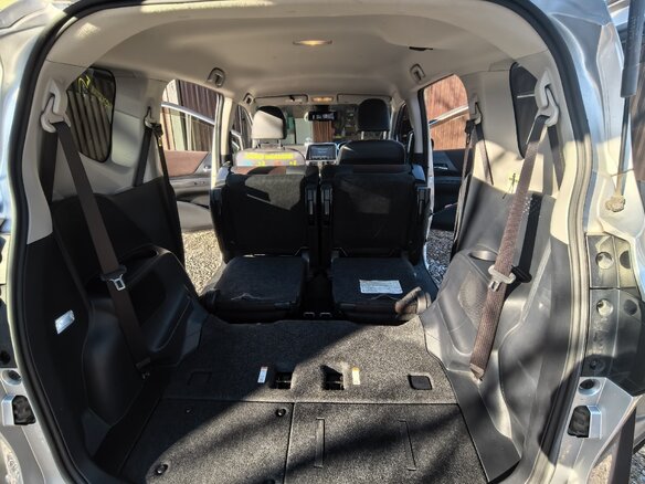 2018 Toyota Sienta II, серый, 1500000 рублей - вид 8