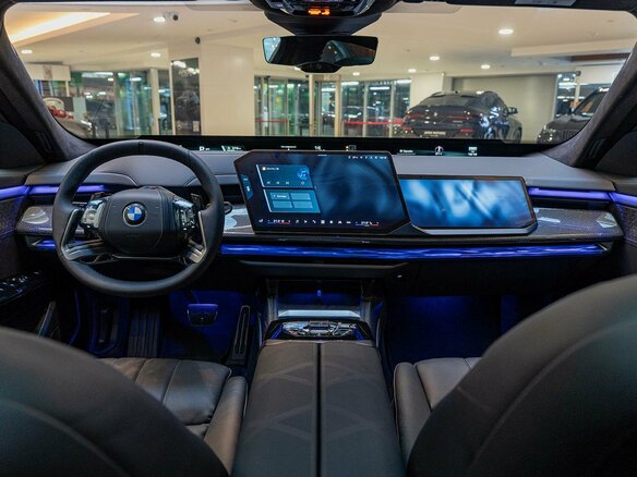 2026 BMW 7 серии 740 xDrive VII (G70) Рестайлинг, синий, 24190000 рублей - вид 17