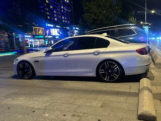 2013 BMW 5 серии 528i xDrive VI (F10/F11/F07) Рестайлинг, белый, 1950000 рублей, вид 5