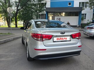 2017 Kia Rio III Рестайлинг, серебристый, 1500000 рублей, вид 4