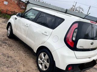 2018 Kia Soul II Рестайлинг, белый, 1200000 рублей, вид 4