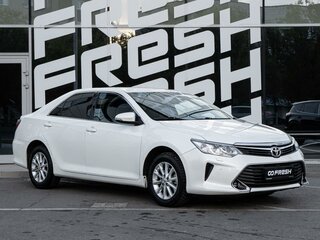 2015 Toyota Camry VII (XV50) Рестайлинг, белый, 2035000 рублей, вид 1