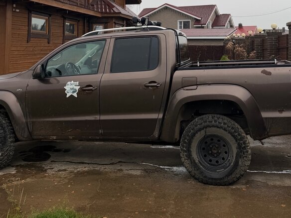 2012 Volkswagen Amarok, коричневый, 1000000 рублей - вид 3