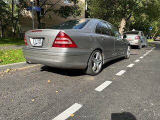 2005 Mercedes-Benz C-Класс 230 II (W203) Рестайлинг, серый, 850000 рублей, вид 3