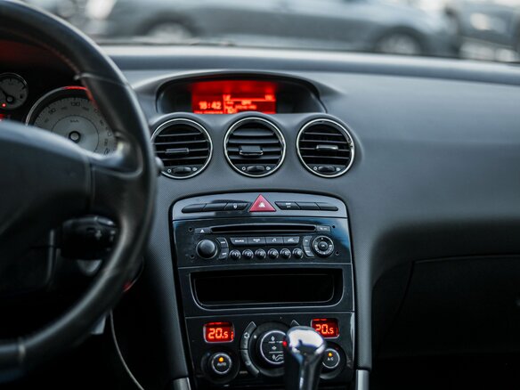 2011 Peugeot 308 I Рестайлинг, коричневый, 403000 рублей - вид 6